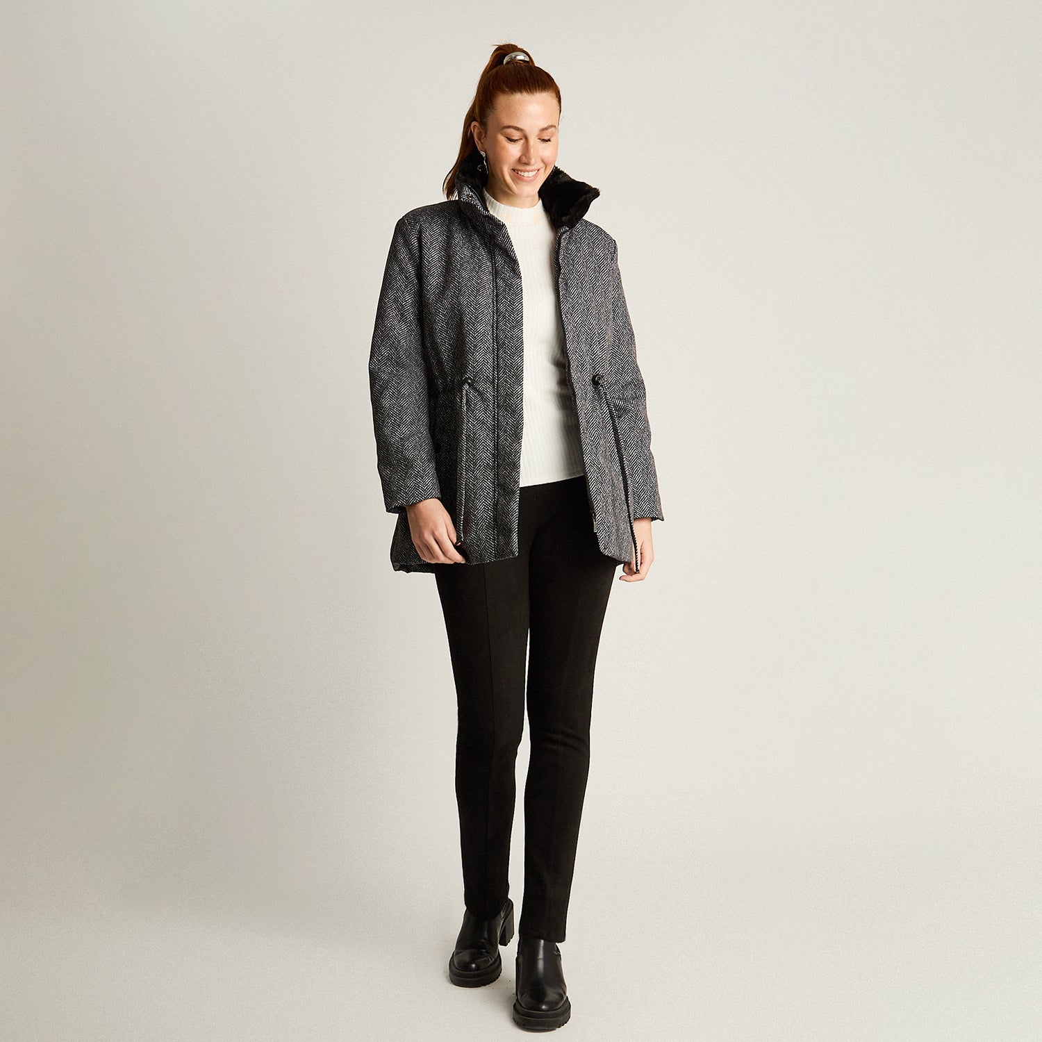 Parka Negro Manga Larga Elasticidad Nula Con Forro Calce Nula Tela Plano