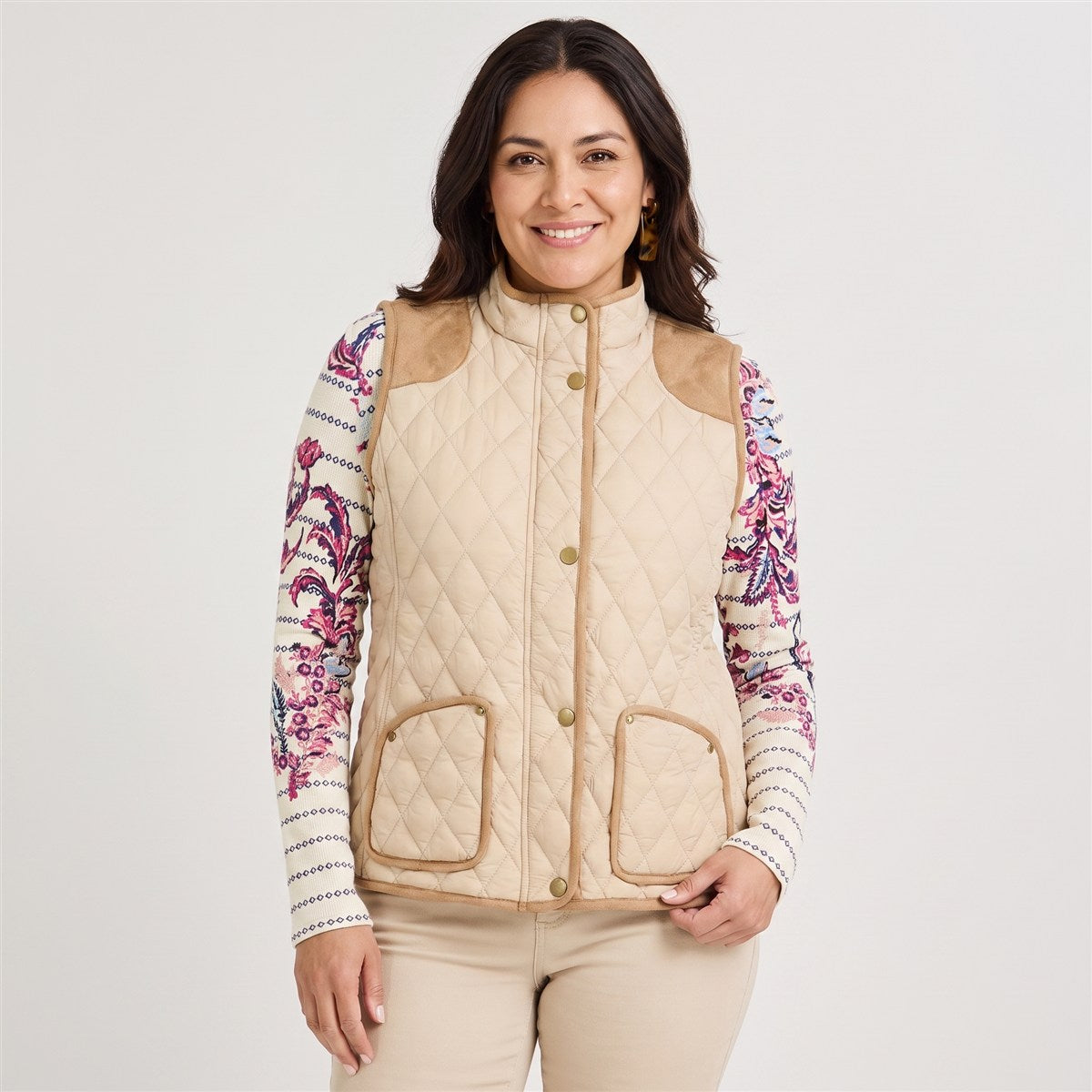 Parka sin Mangas con Bolsillos Beige en modelo plus size