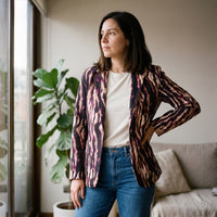 Blazer Estampado Negro con Corte Clásico lifestyle