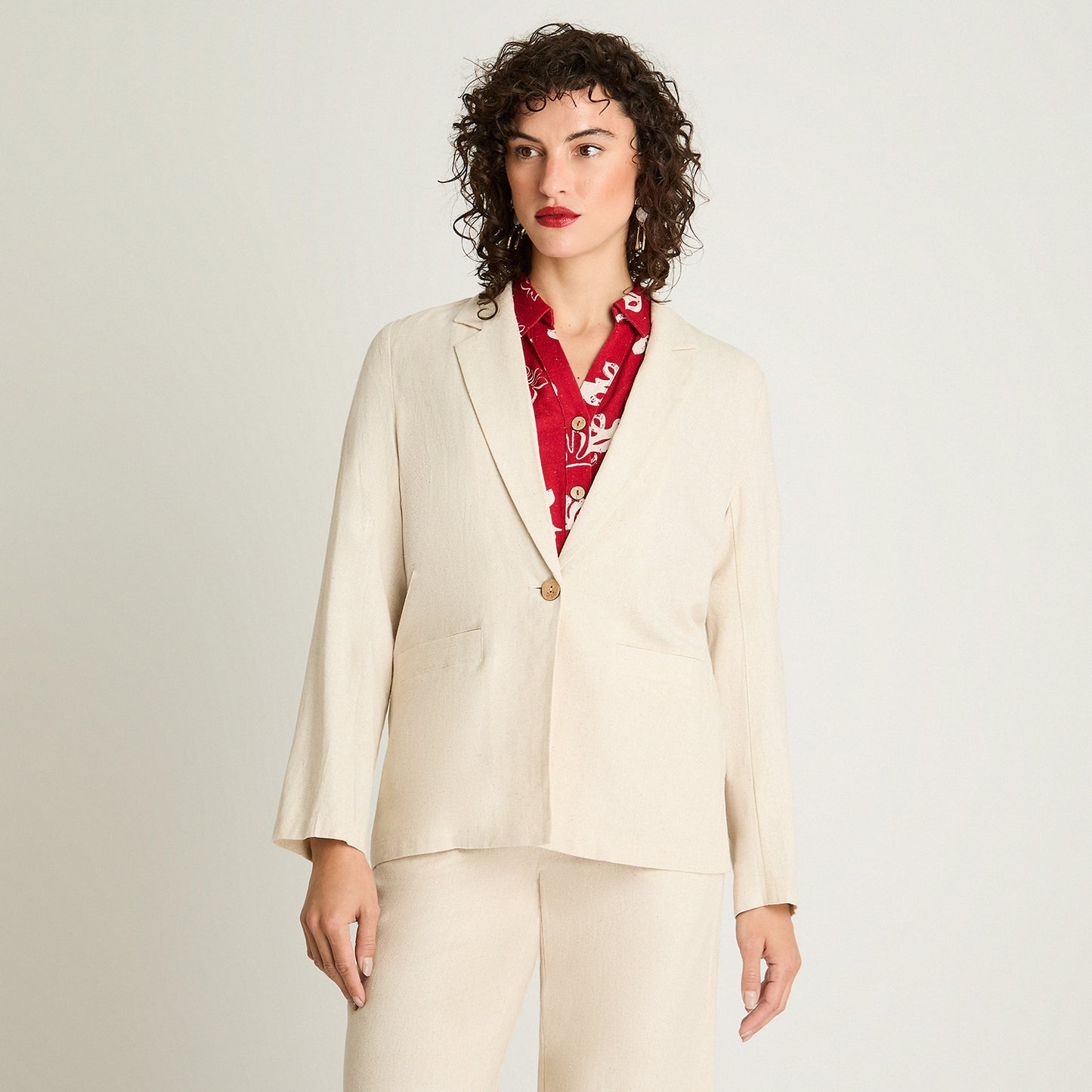 Blazer Lino Botones Madera Beige Curvi