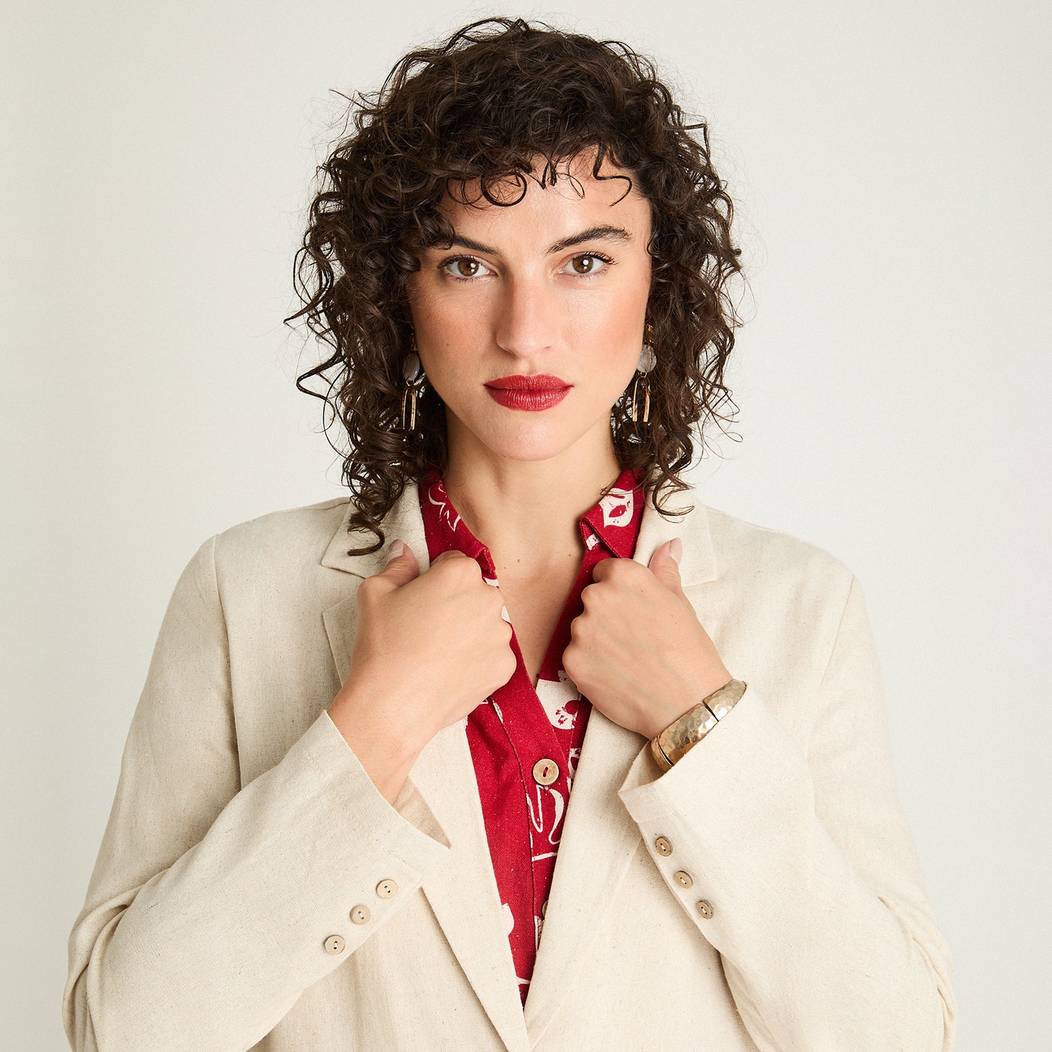 Blazer Lino Botones Madera Beige Curvi