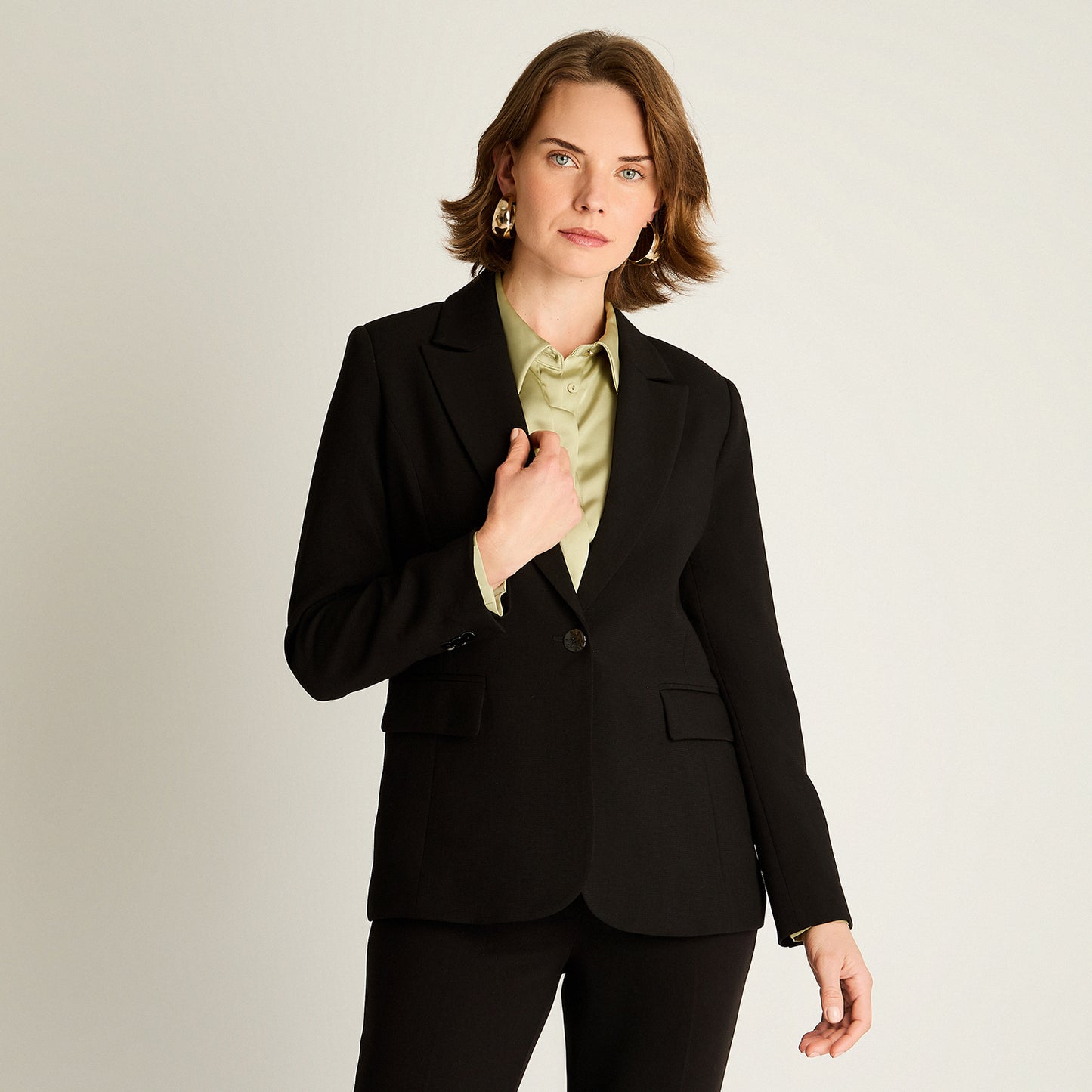 Blazer Negro con Solapa Clásica