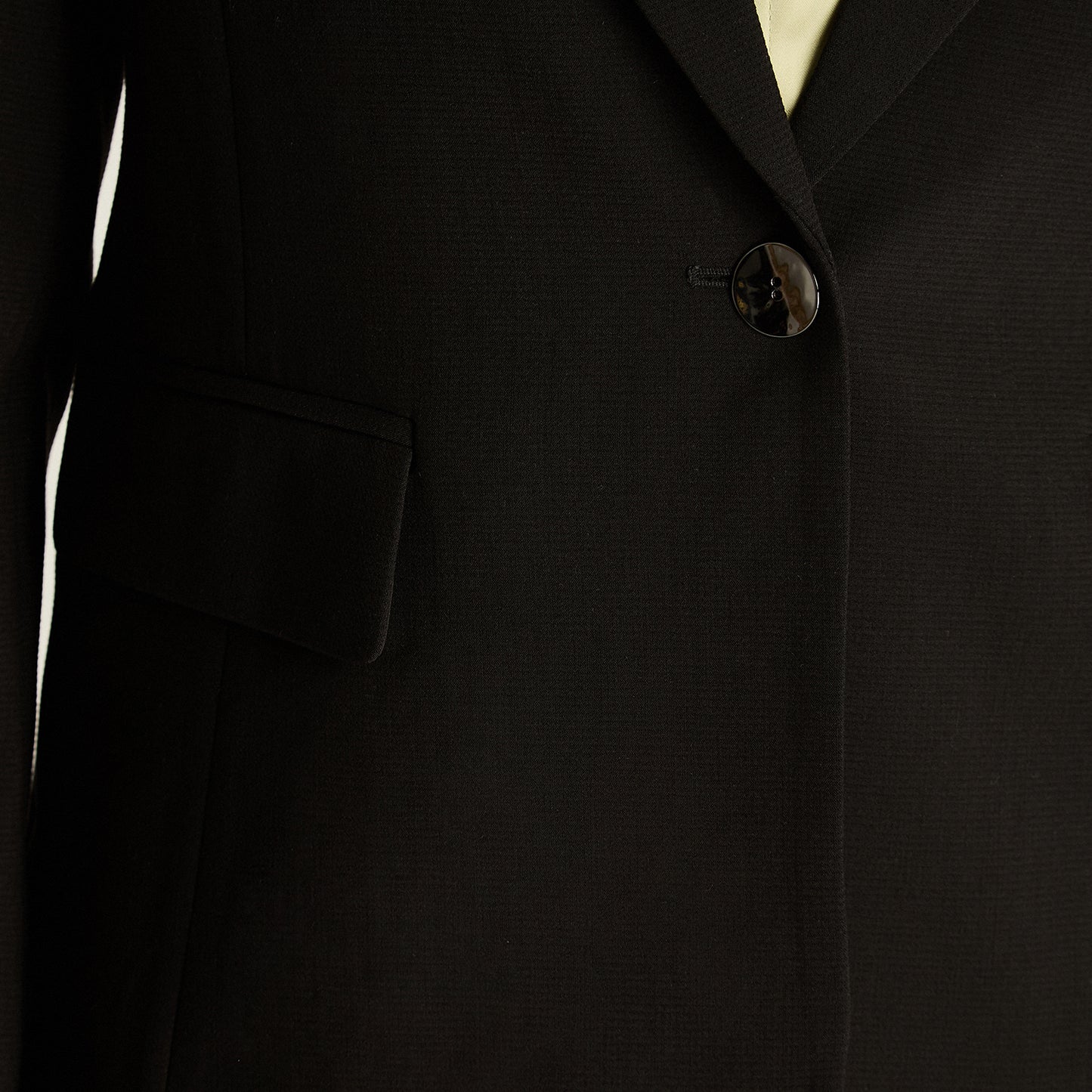 Blazer Negro con Solapa Clásica