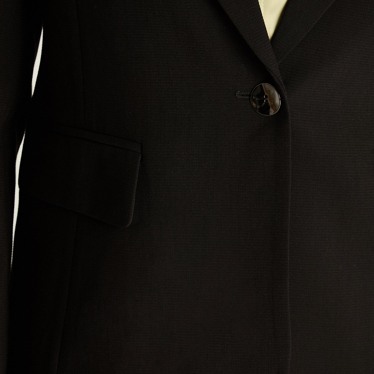 Blazer Negro con Solapa Clásica