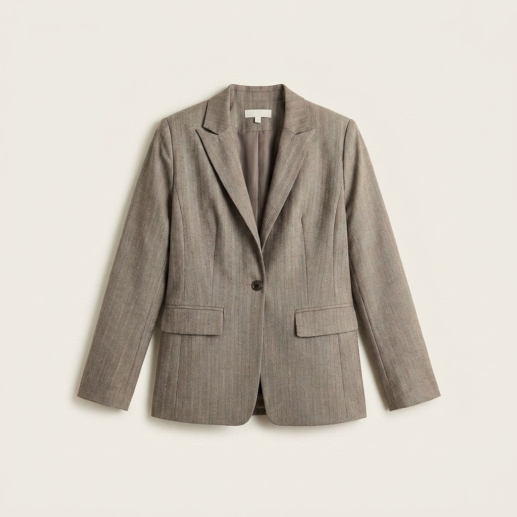 Blazer Gris Clásico con Bolsillos y Solapa en plano
