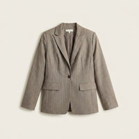 Blazer Gris Clásico con Bolsillos y Solapa en plano
