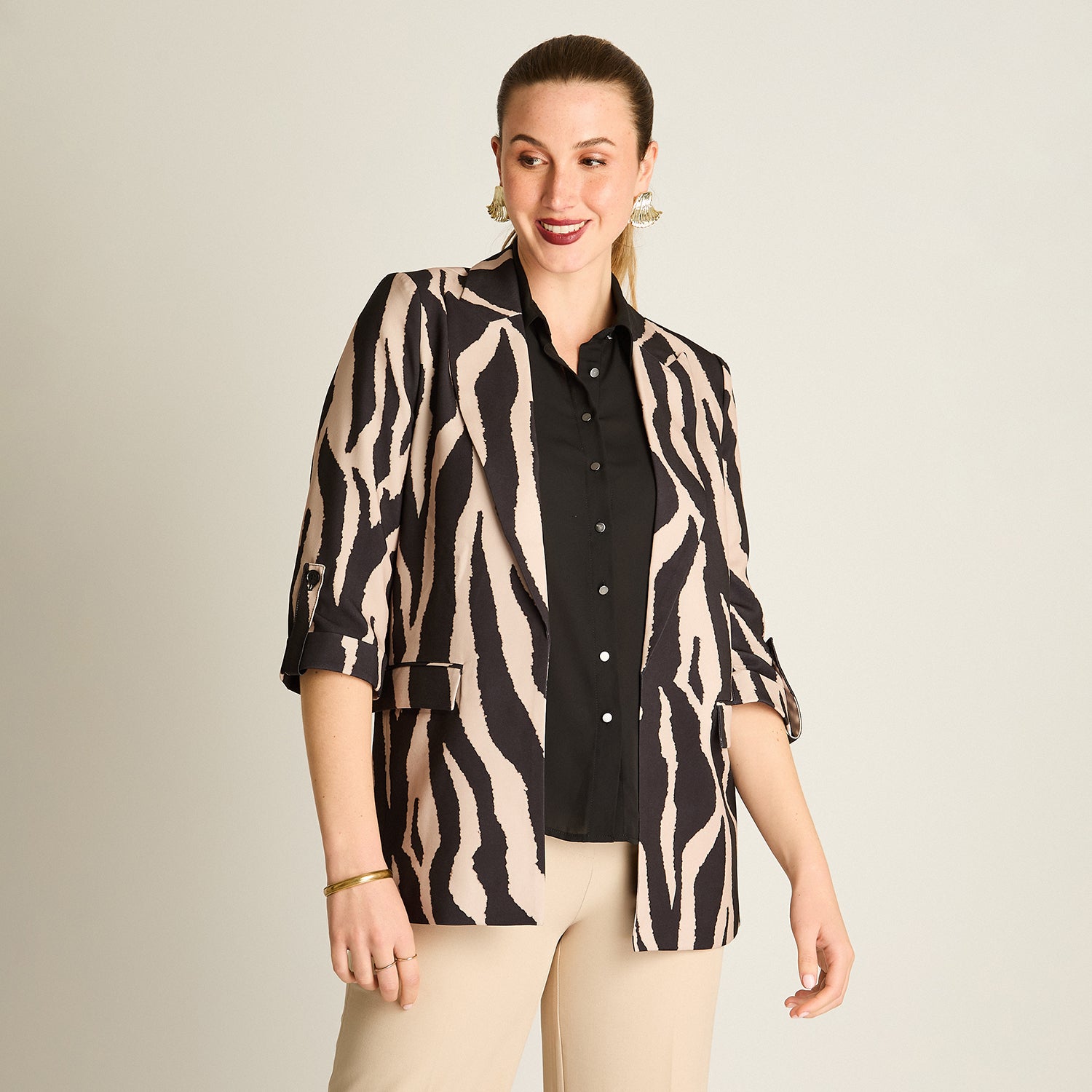 Blazer Negro Manga 3/4 Elasticidad Nula Con Forro Calce Normal Tela Plano