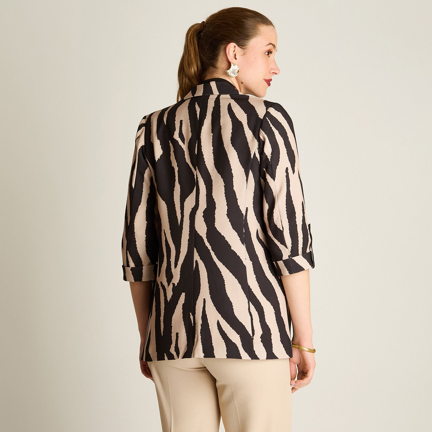 Blazer Negro Manga 3/4 Elasticidad Nula Con Forro Calce Normal Tela Plano