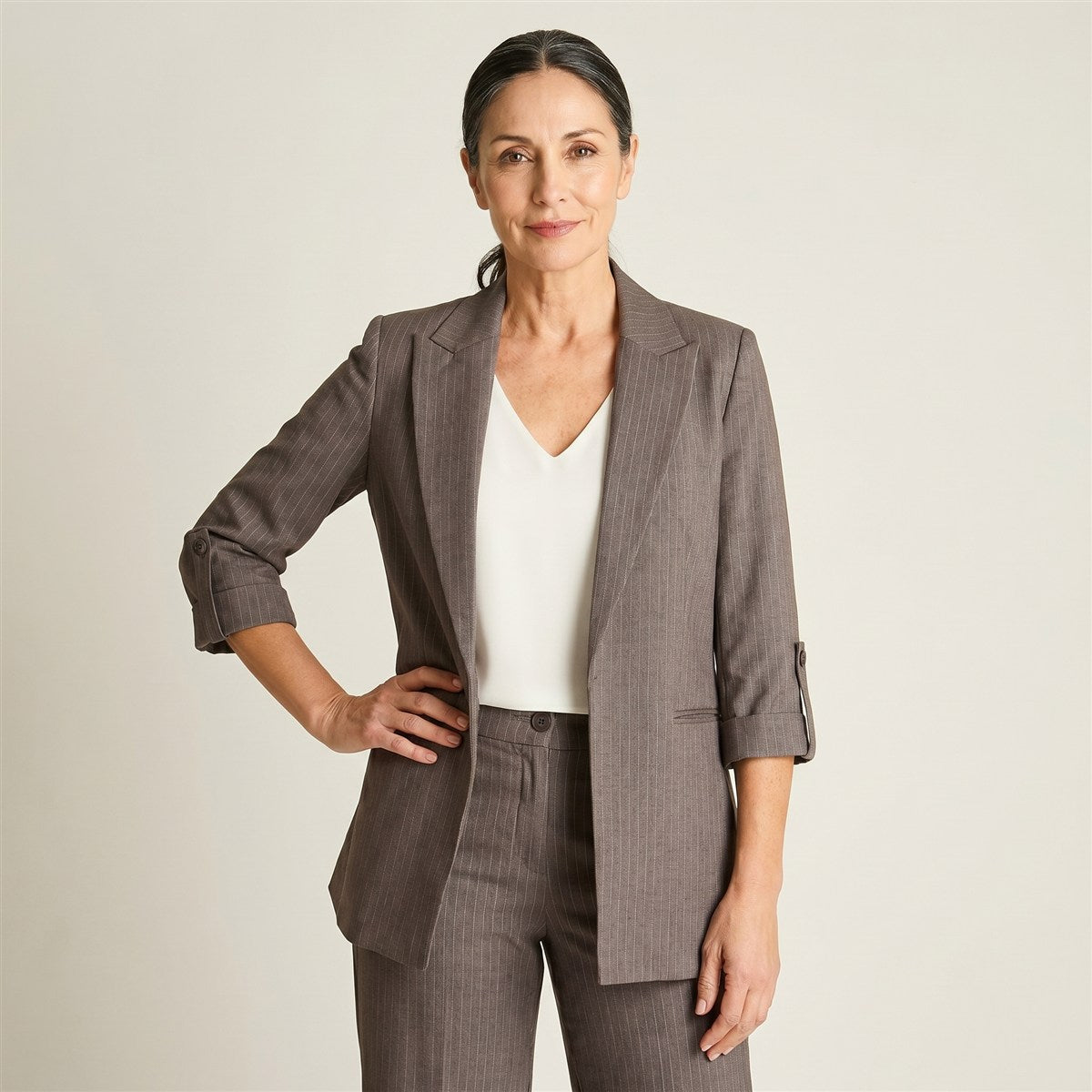 Blazer Gris Manga 3/4 con Bolsillos y Solapa en modelo adulta