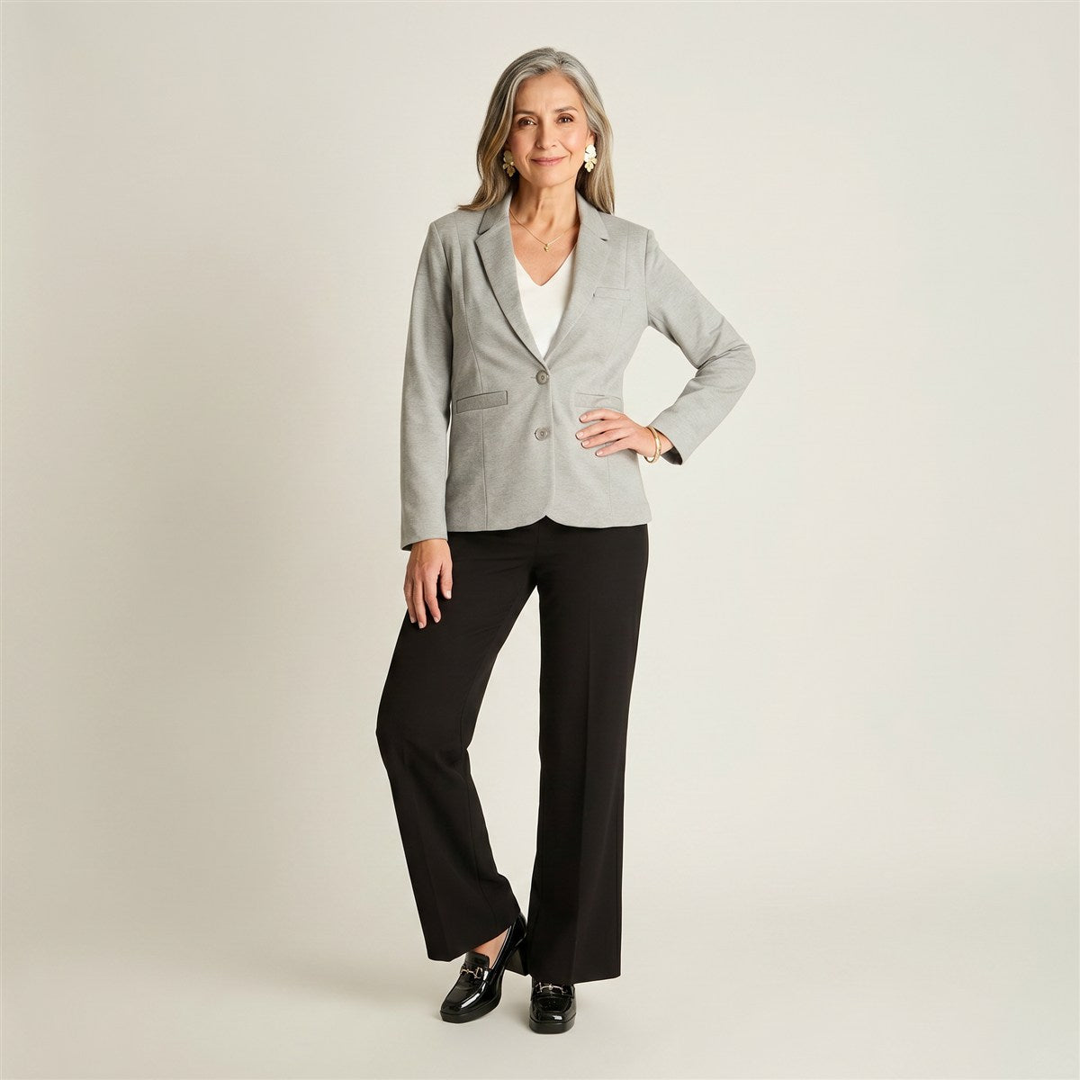 Blazer Gris BÃ¡sico Punto Roma con Dos Bolsillos en modelo adulta