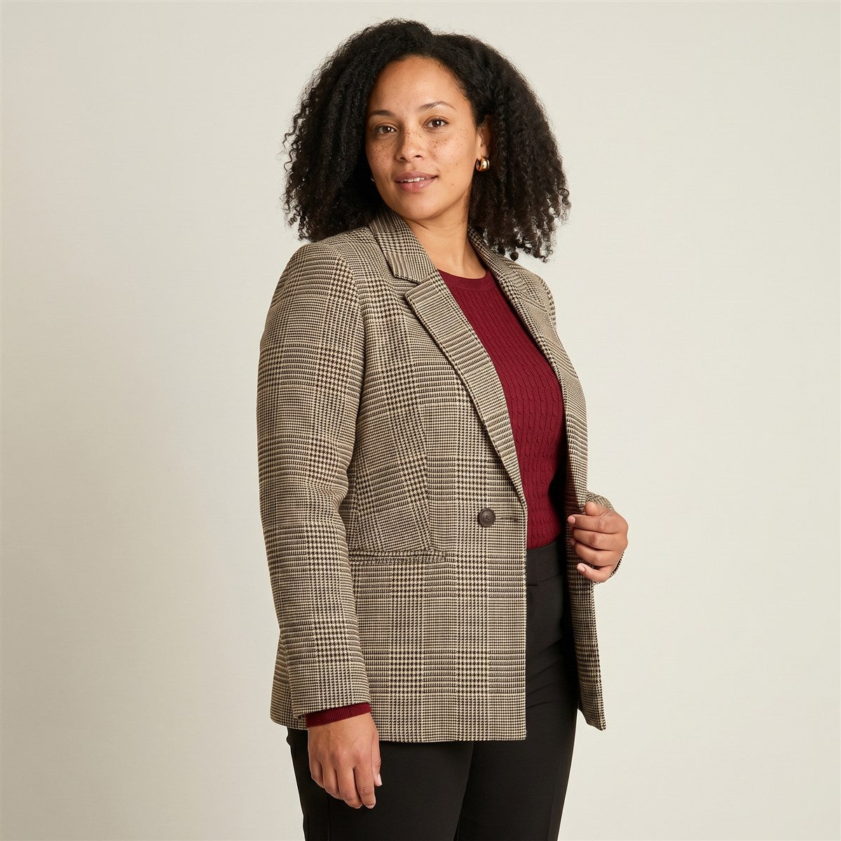 Blazer con Estampado Cuadrille Clásico y Doble Botón en modelo plus size