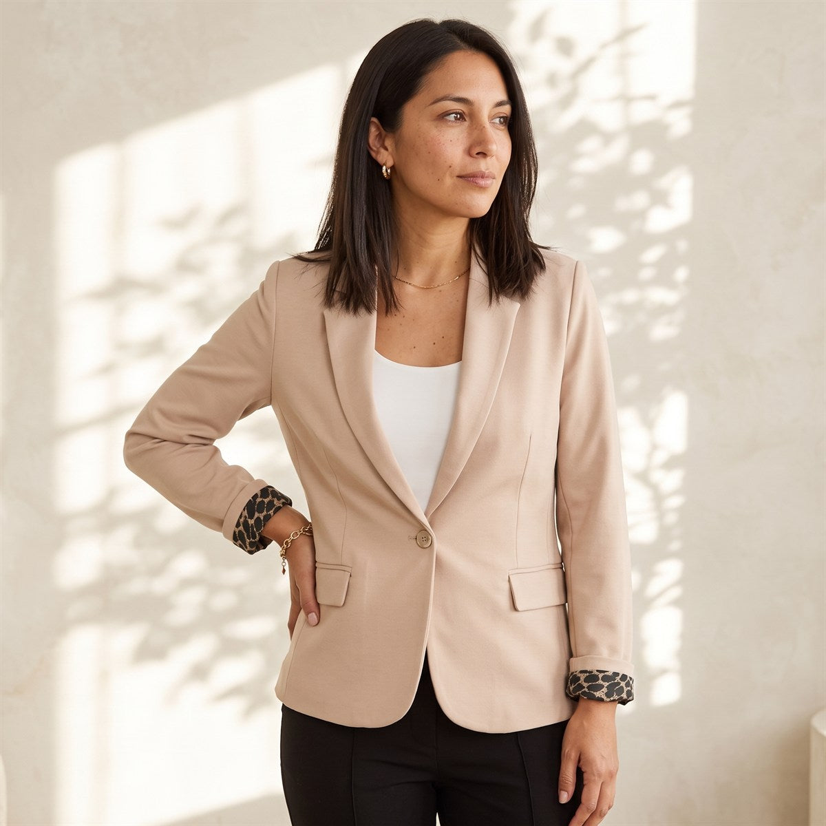 Blazer 1 Botón Bolsillos con Solapa Beige lifestyle