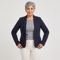 Blazer 1 Botón Bolsillos con Solapa Azul en modelo adulta