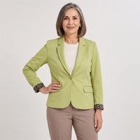 Blazer 1 Botón Bolsillos con Solapa Verde en modelo adulta