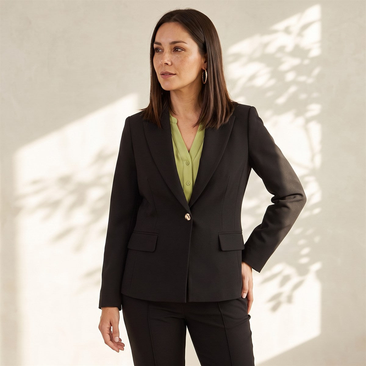 Blazer un Botón con Bolsillo Solapa Negro lifestyle