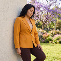 Blazer un Botón con Bolsillo Solapa Mostaza lifestyle