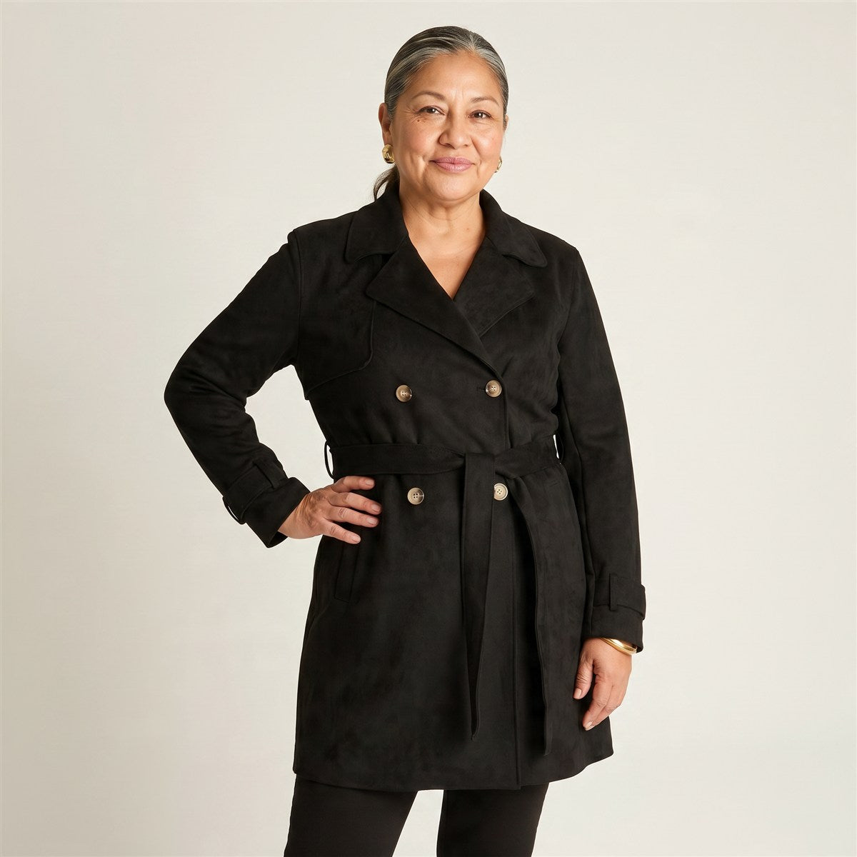 Trench Negro de Suede con Lazo en la Cintura en modelo adulta