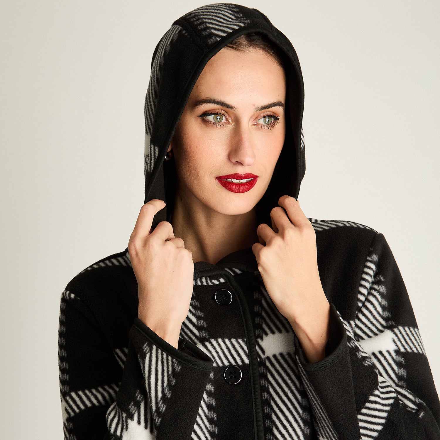 Polerón Manga Larga Estampado Con Gorro Negro