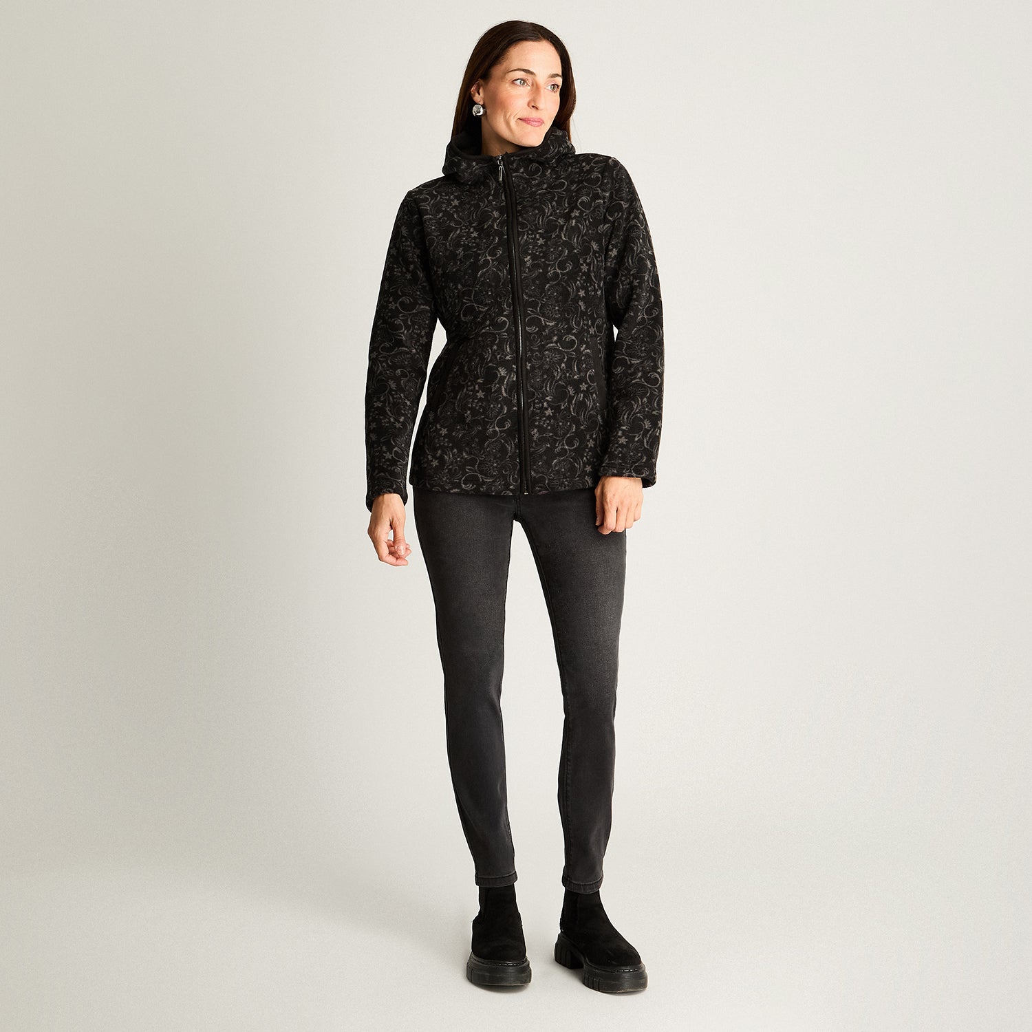 Polerón Polar Estampado, Con Detalles En Suede Negro