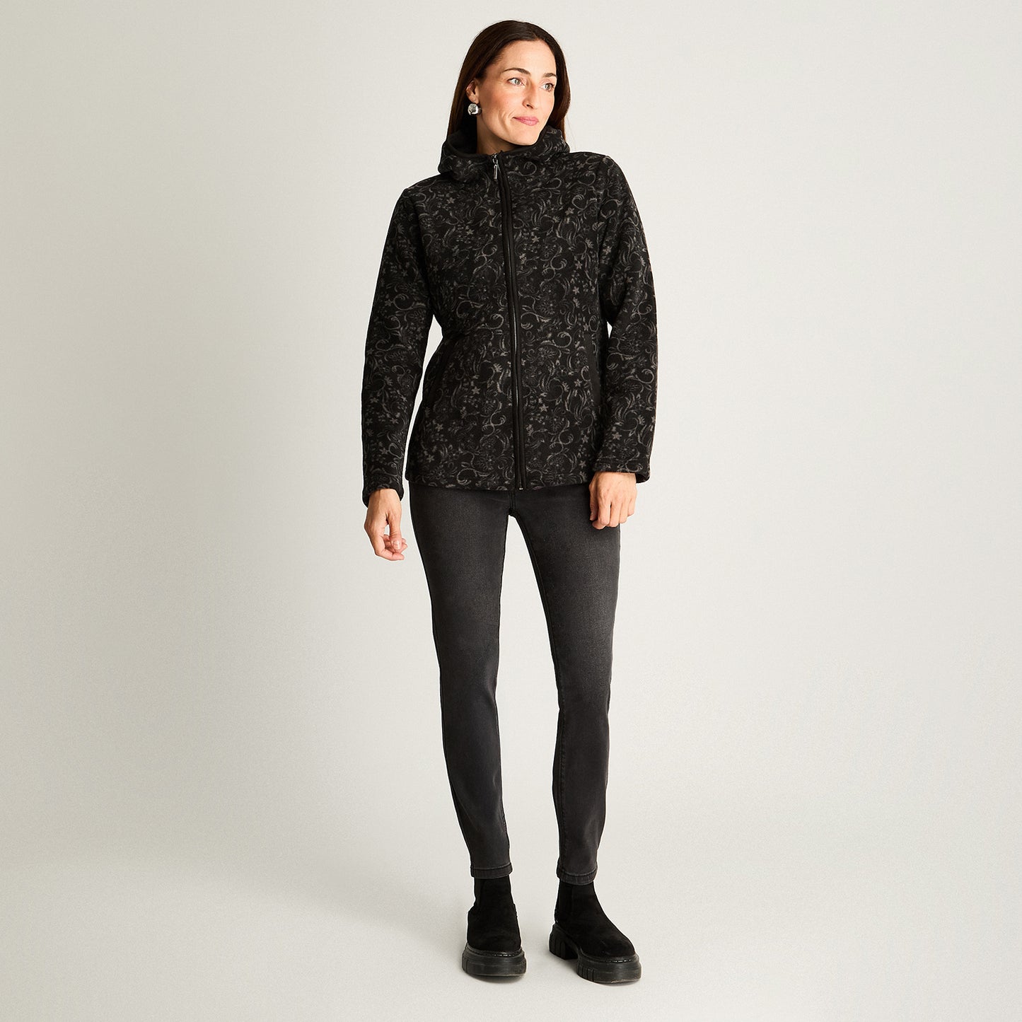 Polerón Polar Estampado, Con Detalles En Suede Negro