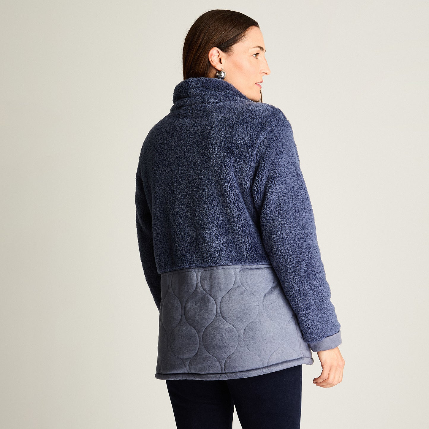 Polerón Coral Fleece Con Detalles En Quilted Indigo
