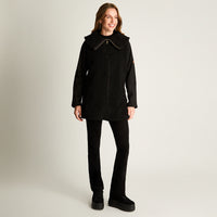 Polerón Sherpa, Con Mangas En Suede, Y Cuello Alto Negro
