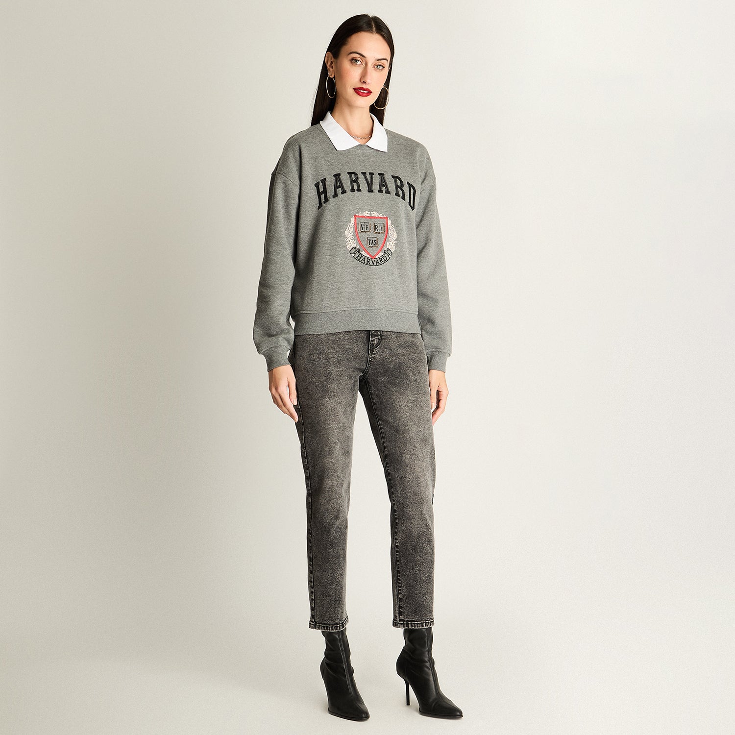 Polerón Con Aplicación De Cuello Print Gris