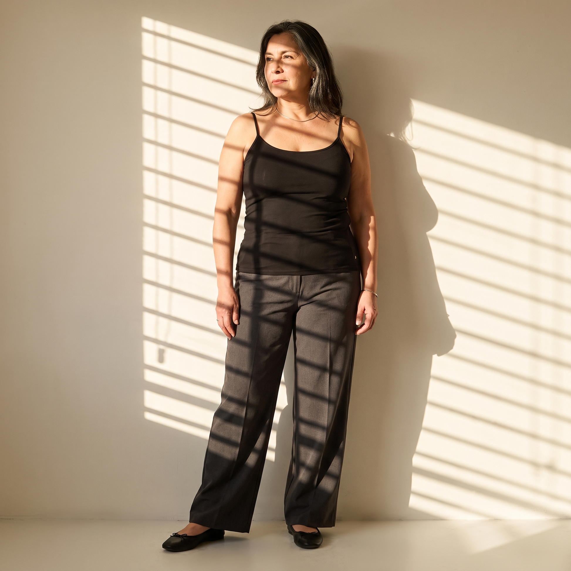 Peto Negro Básico de Tirantes con Elasticidad Media lifestyle