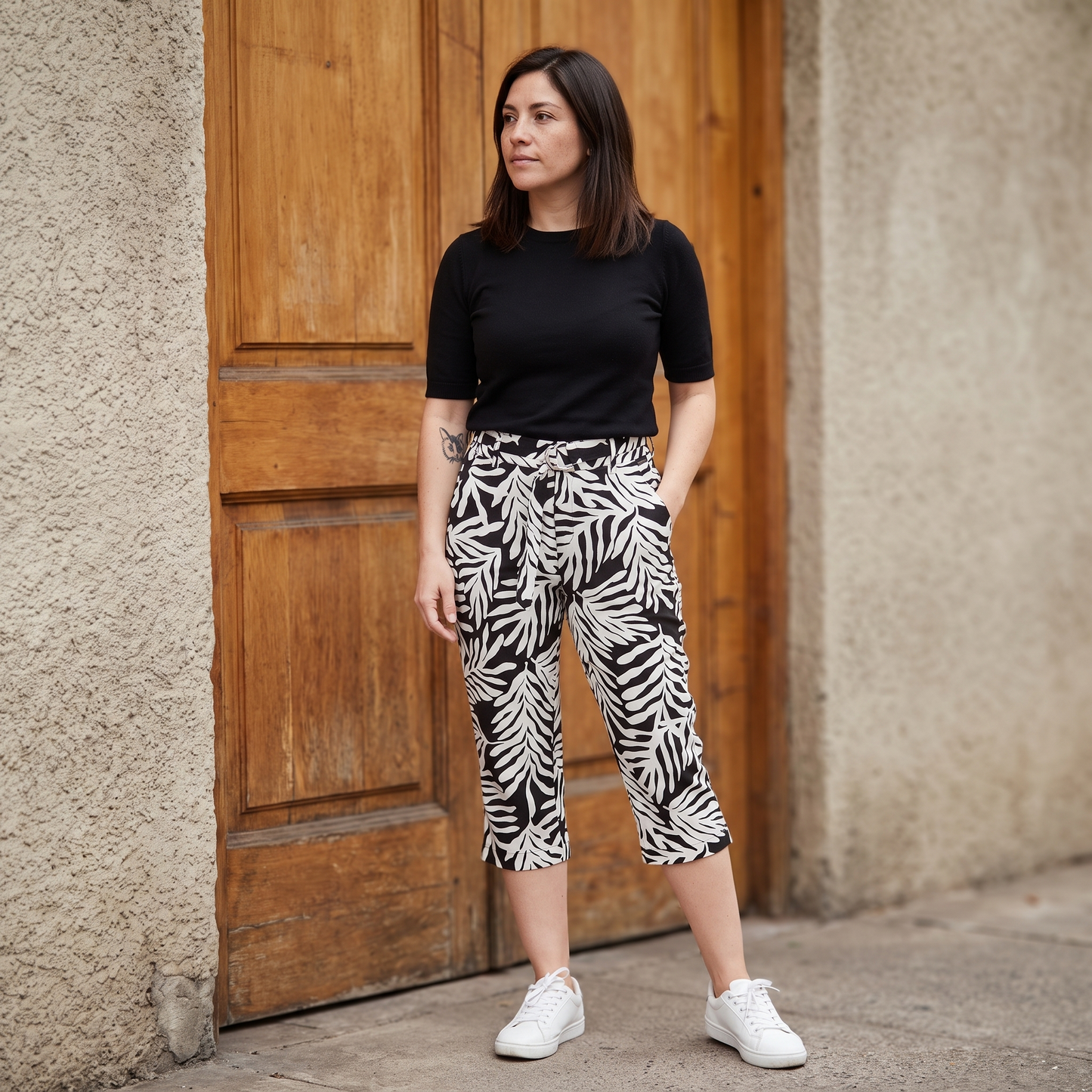 Capri Estampado Negro Con Lazo Y Bolsillos lifestyle