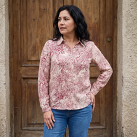 Blusa Manga Larga con Botones Rojo lifestyle
