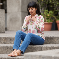 Blusa Manga Larga con Botones Rosado lifestyle
