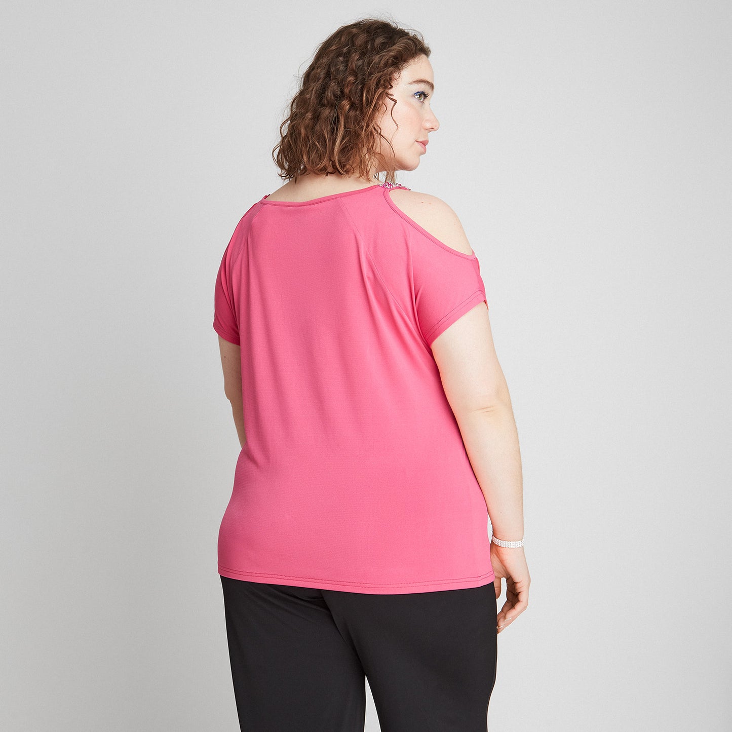 Polera Sin Hombros Con Aplicación