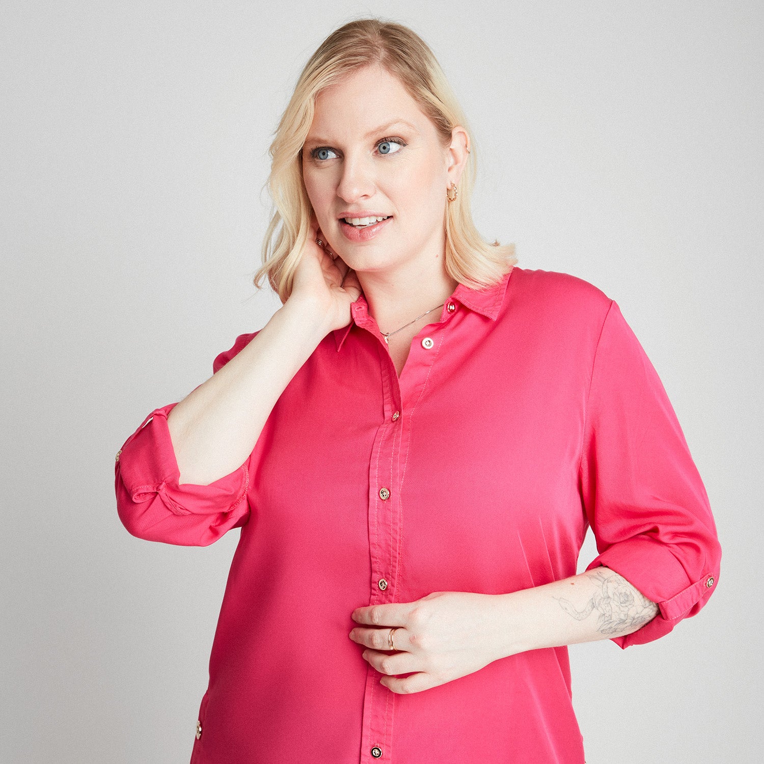 Blusa Fucsia Lyocell Manga Roll Up Con Botones Decorativos