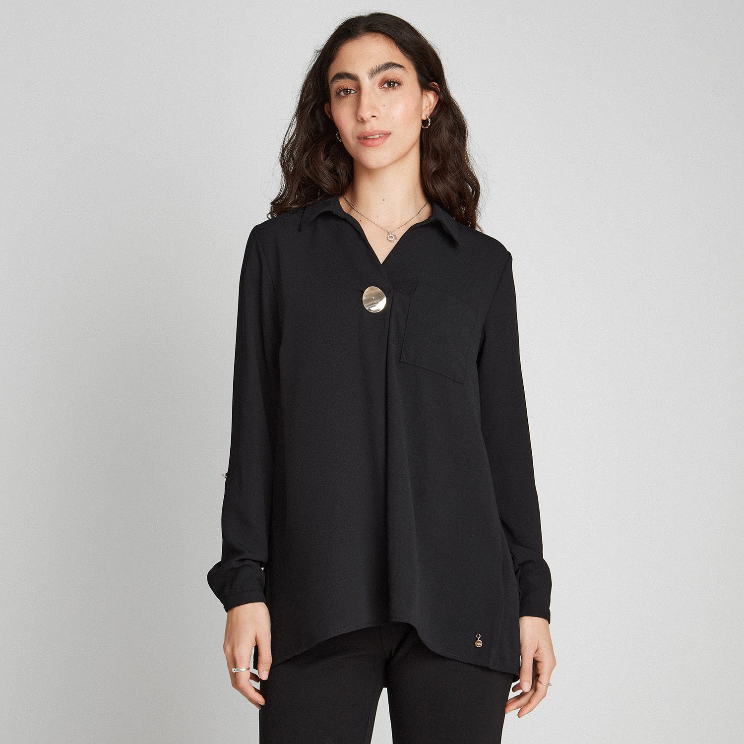Blusa Negra Manga Larga Con Botón Y Bolsillo