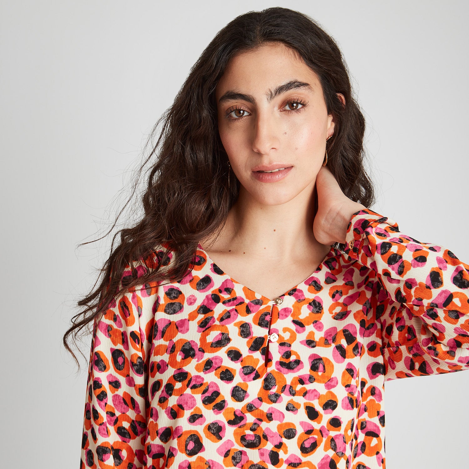 Blusa Arena Estampada Manga Larga Roll Up Cuello V