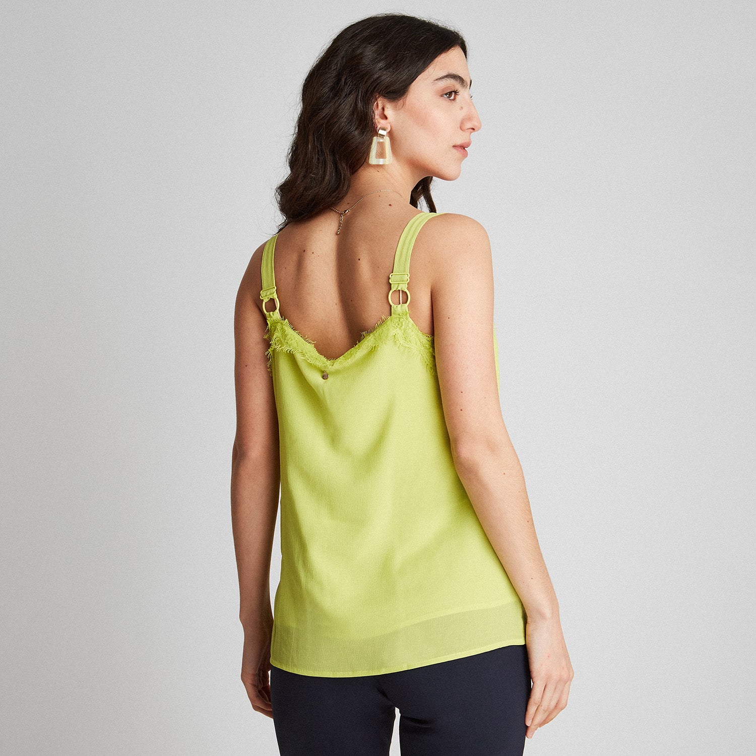 Blusa Con Encaje Y Tela Fantasia