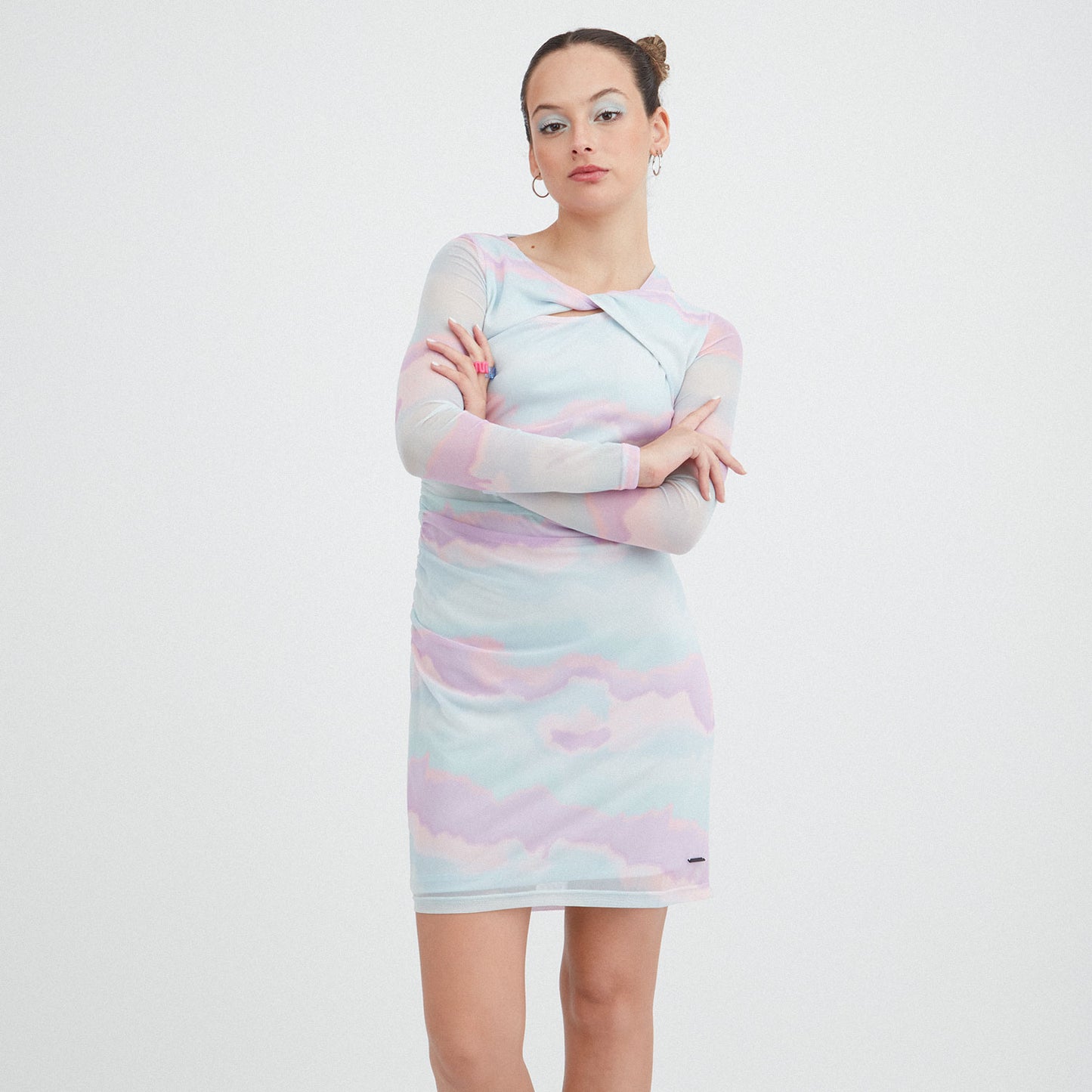 Vestido corto mesh estampado con detalle en cuello | Acuarela