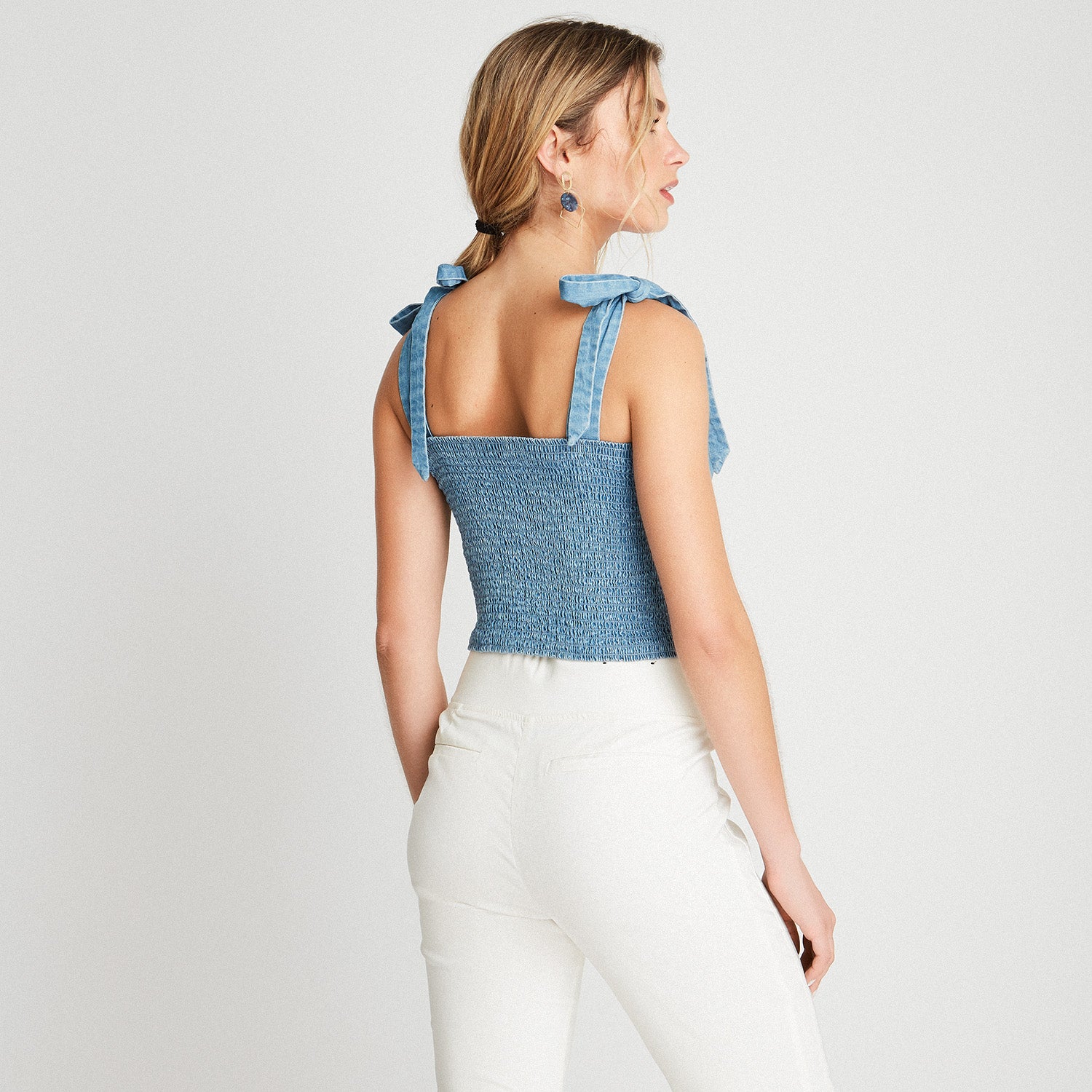 Top Denim Elástico En Espalda Celeste