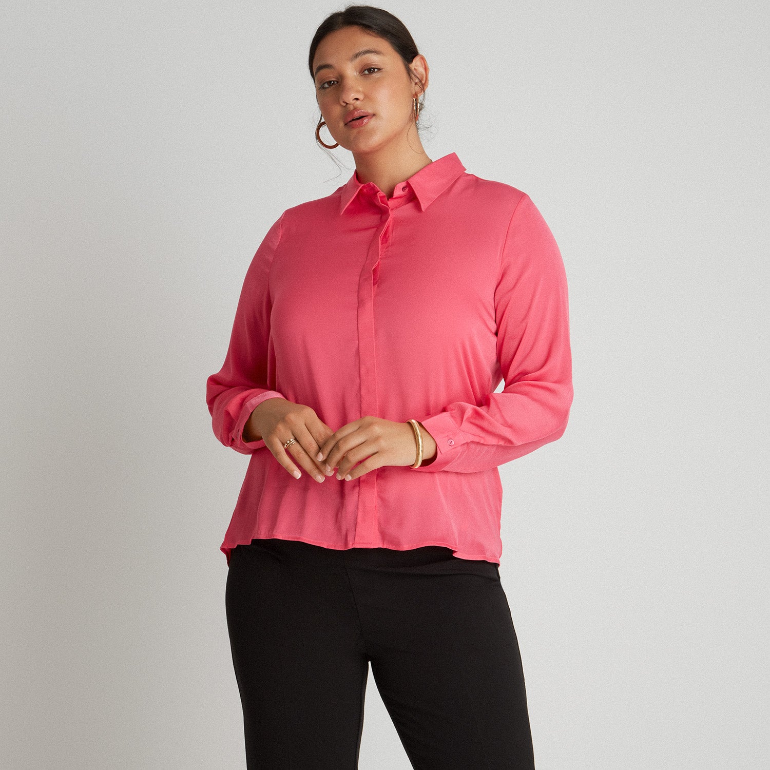 Blusa De Satín Con Botones Tapados Rosado