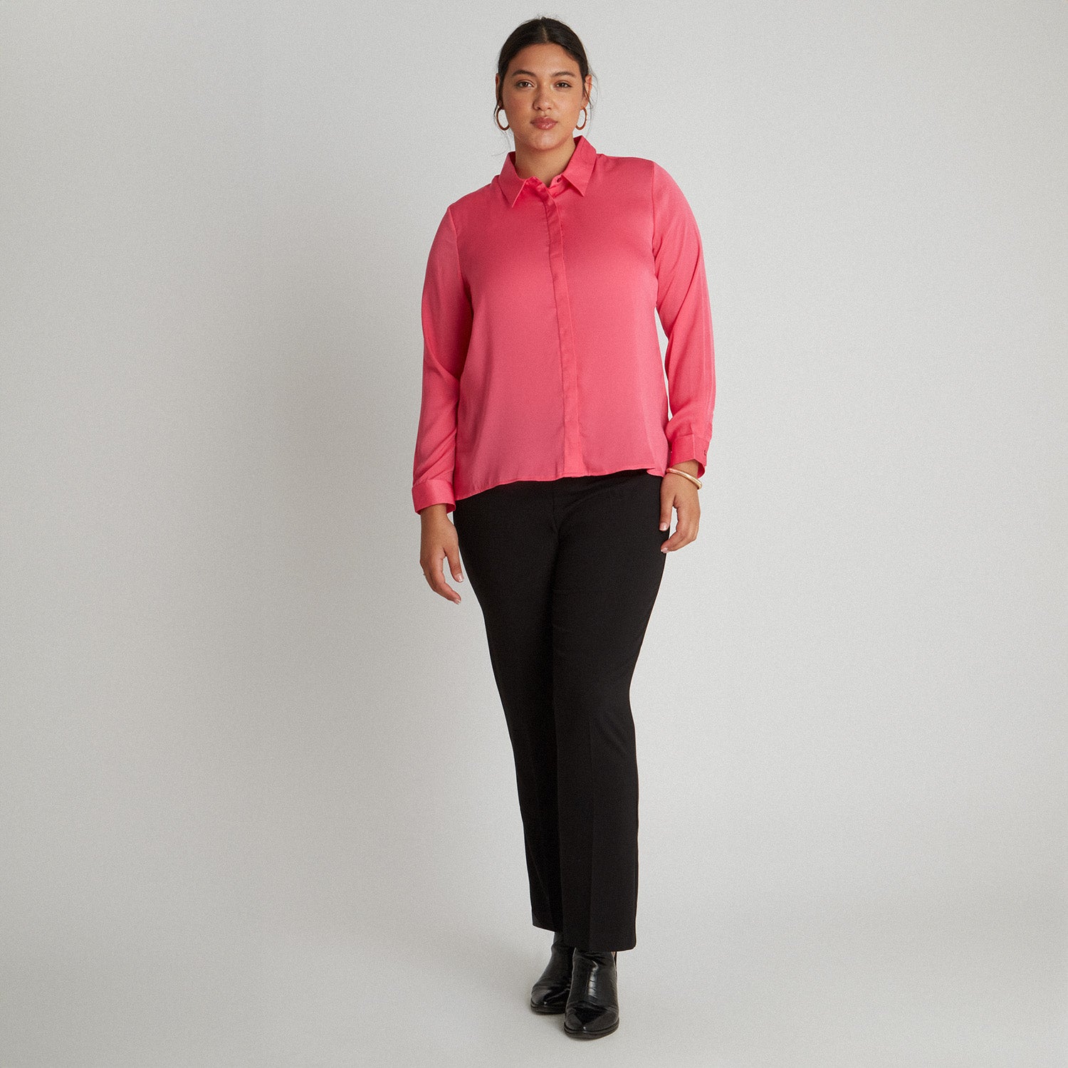 Blusa De Satín Con Botones Tapados Rosado