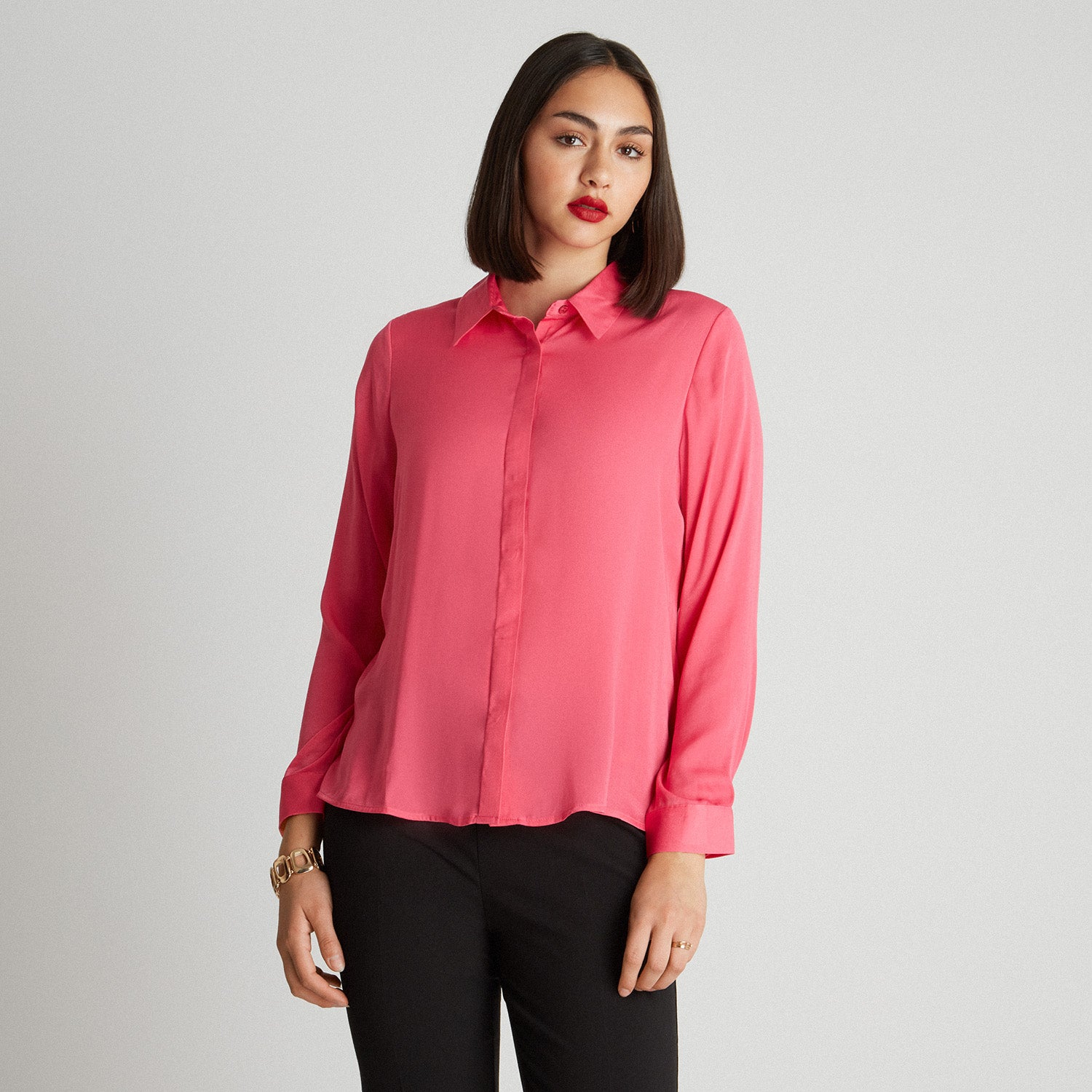 Blusa De Satín Con Botones Tapados Rosado