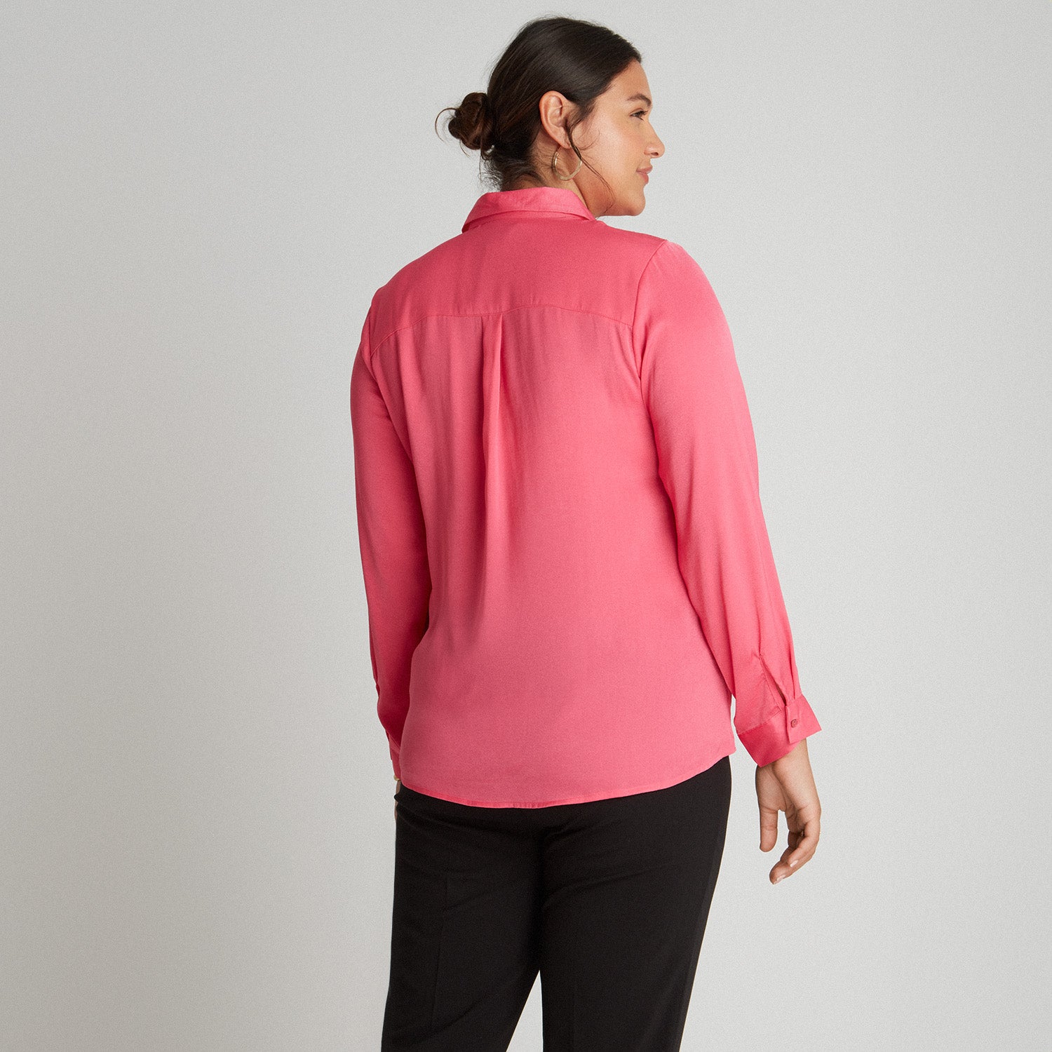 Blusa De Satín Con Botones Tapados Rosado