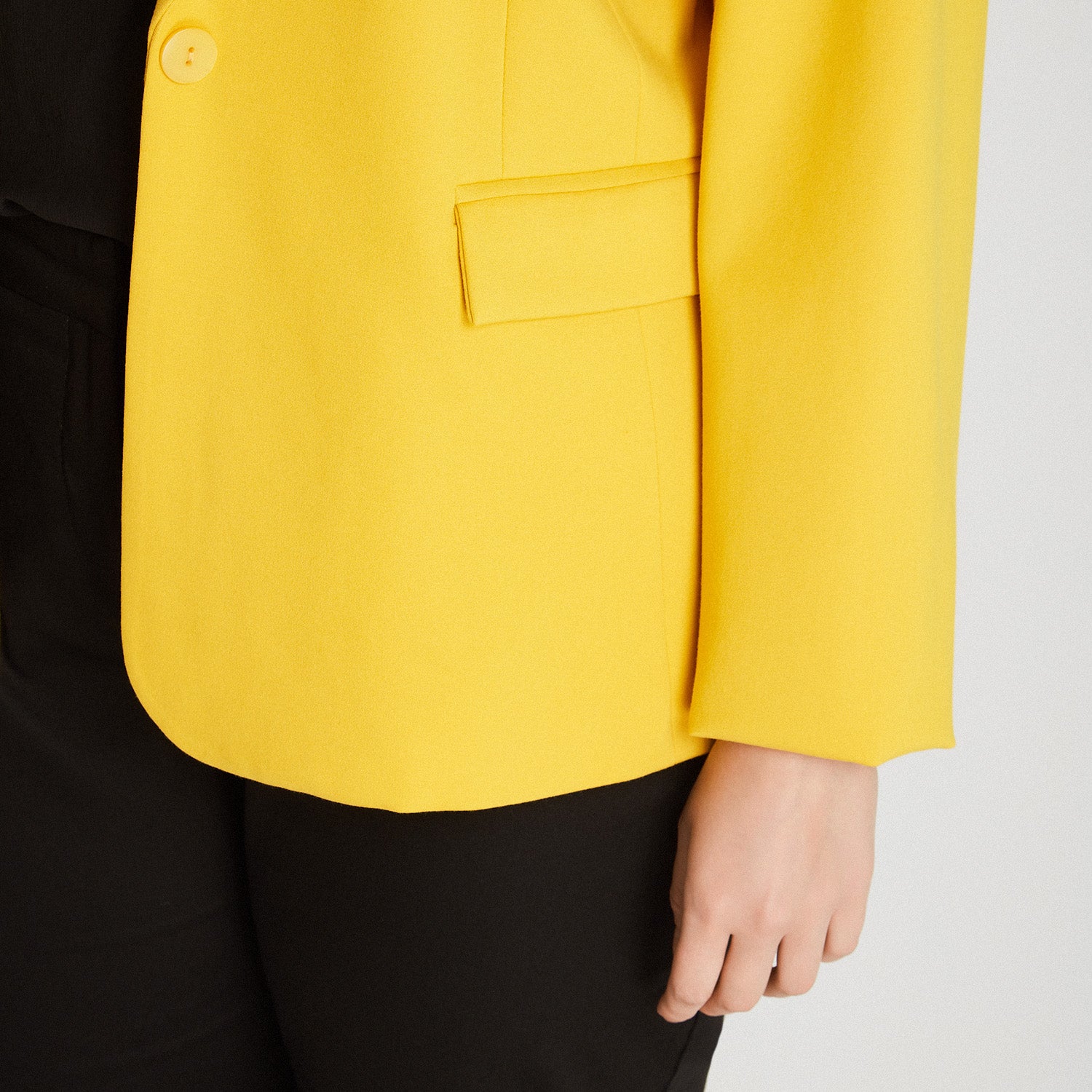 Blazer Con Detalle En Bolsillo Amarillo