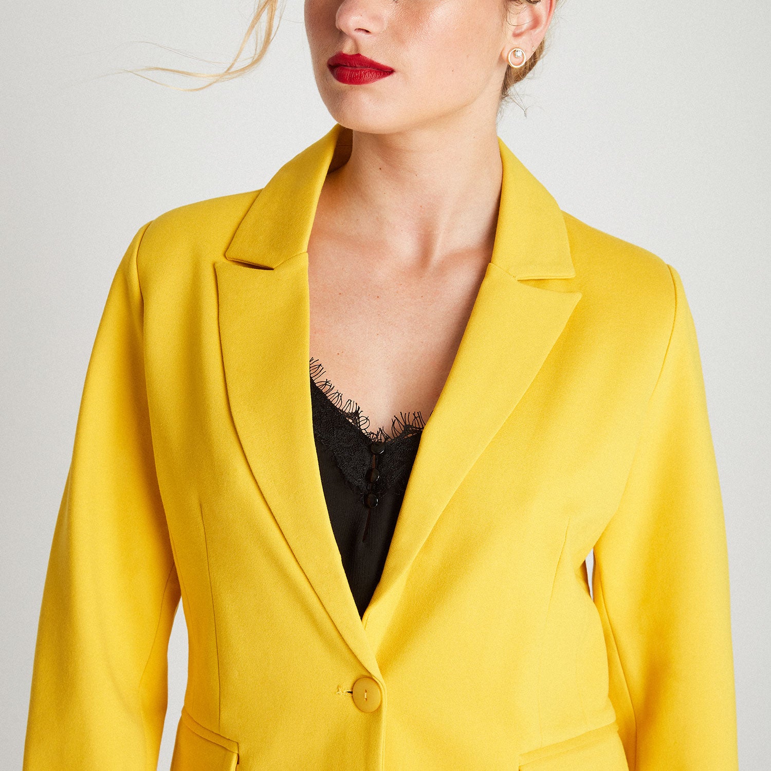 Blazer Con Detalle En Bolsillo Amarillo