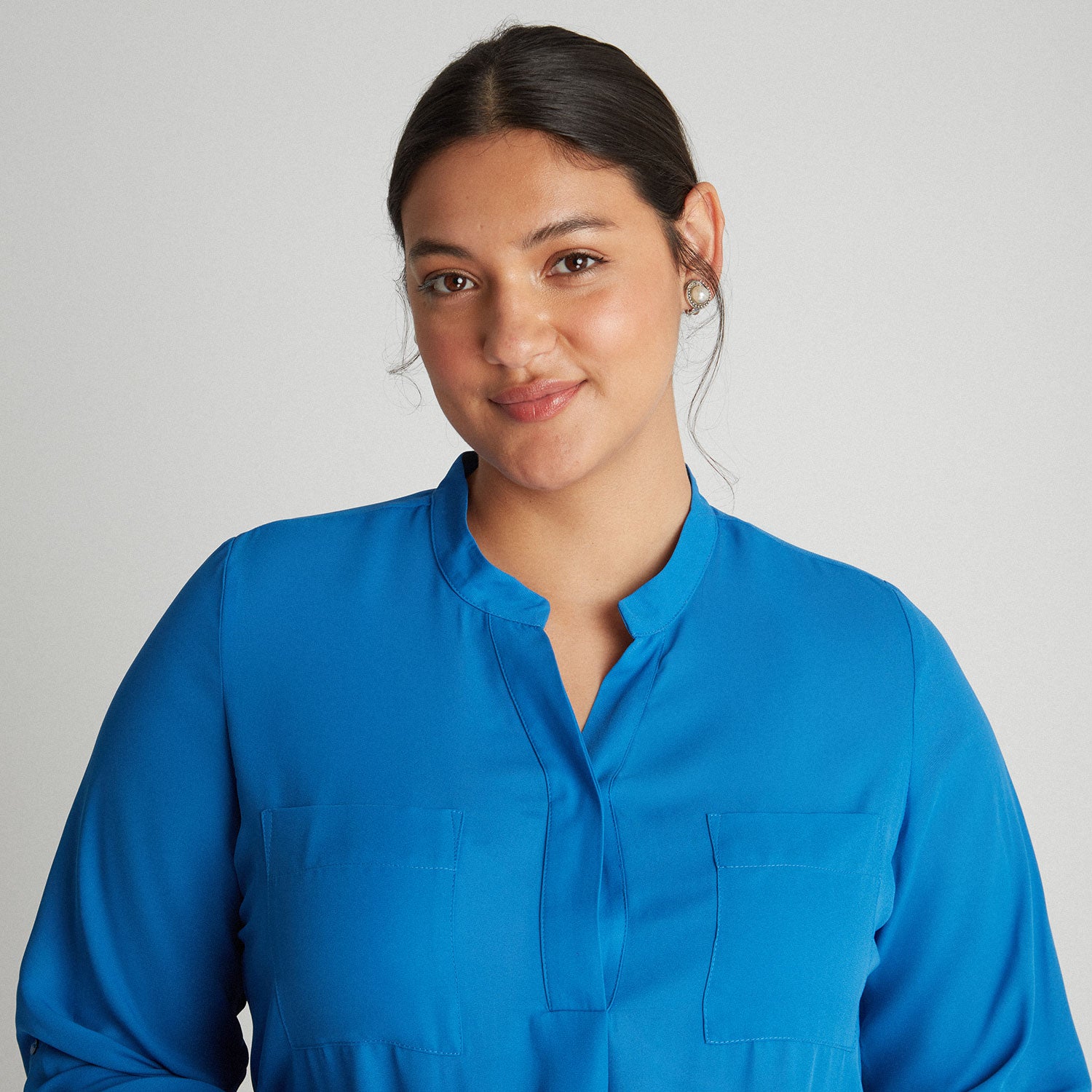 Blusa Con Cuello Mao y Manga Roll Up Azul Cielo