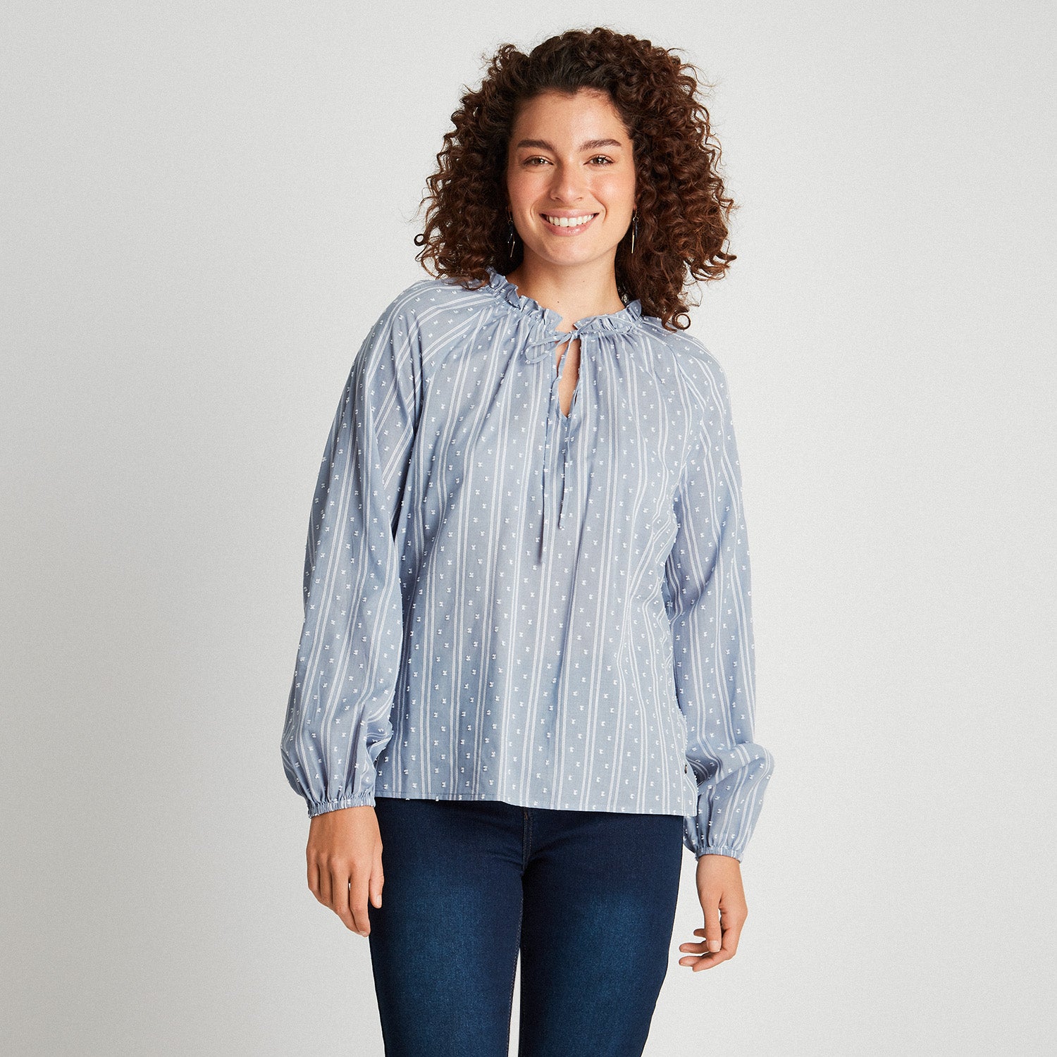 Blusa Plumeti Con Amarras En Escote Celeste