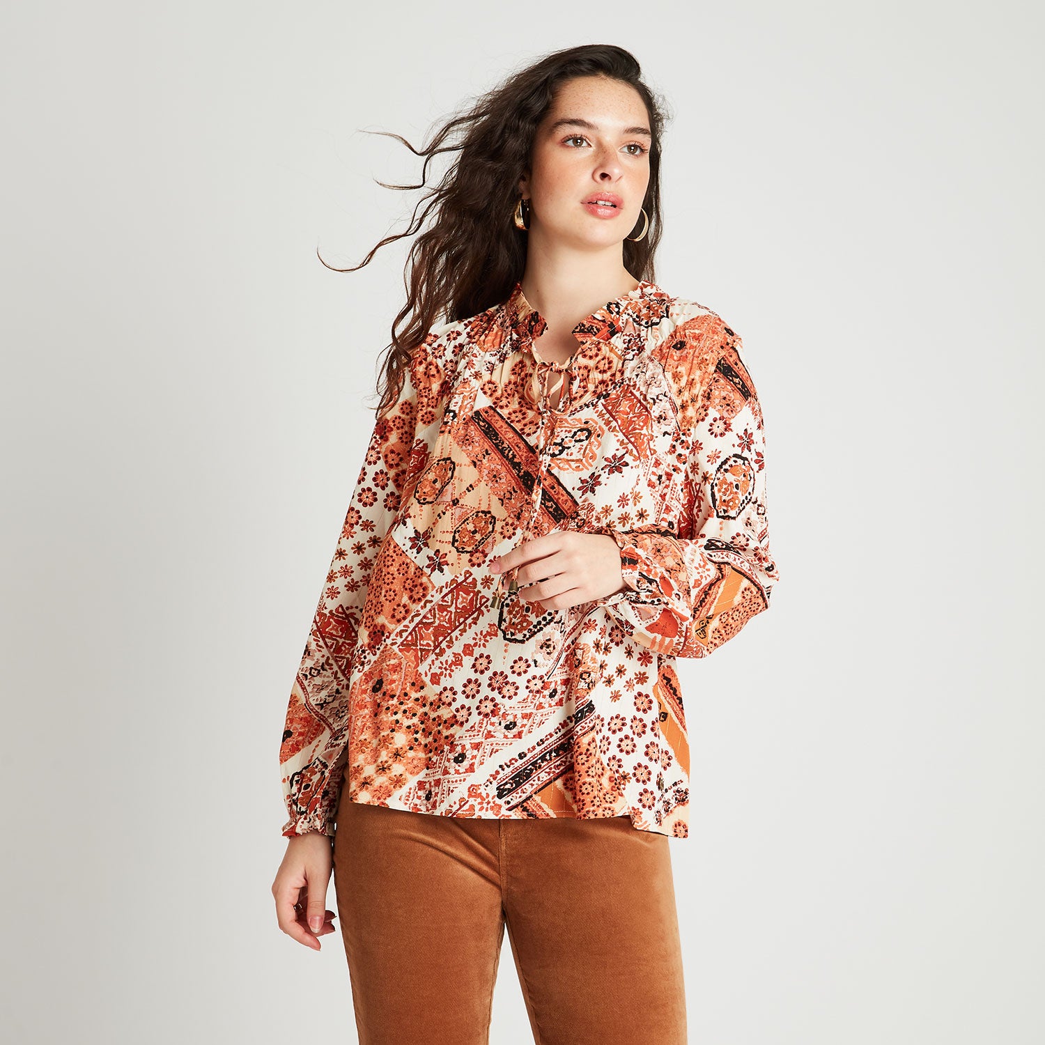 Blusa Con Lurex Y Amarra En Escote Terracota