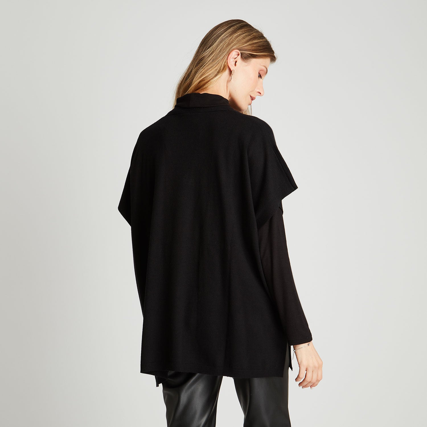 Poncho Con Aplicación De Brillos Negro