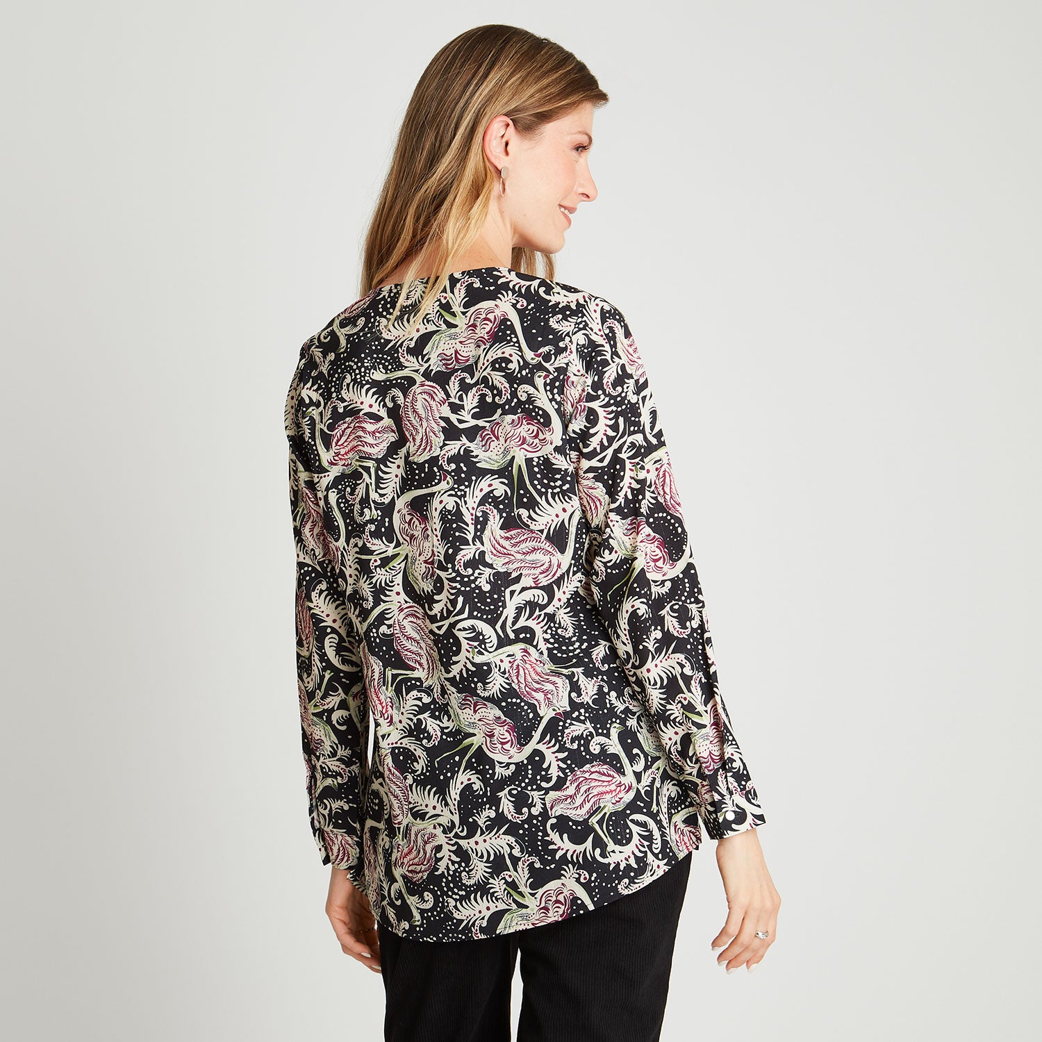 Blusa Estampada con Detalle En Escote Negro