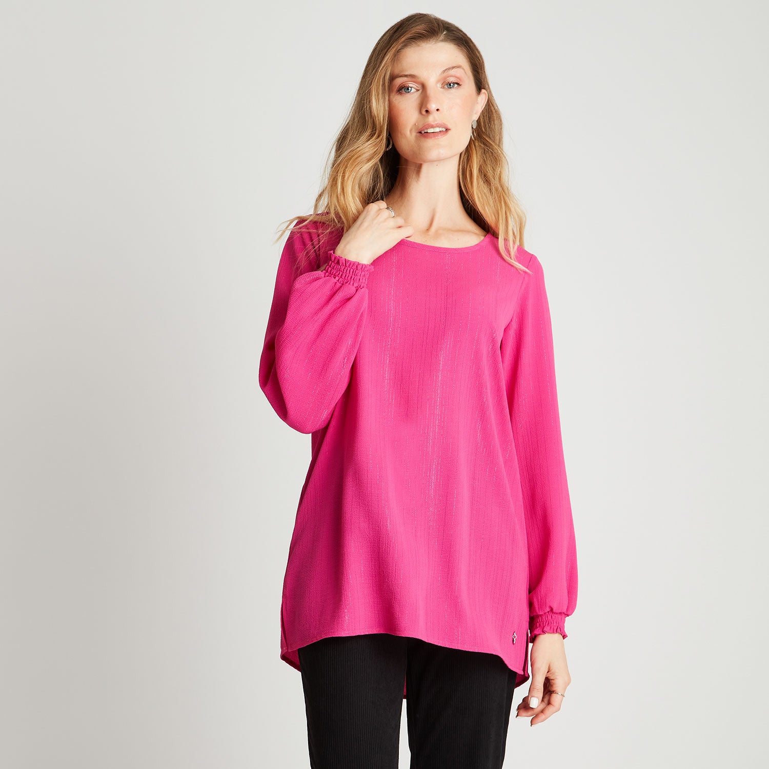 Blusa Manga Larga Con Detalle En Escote Fucsia